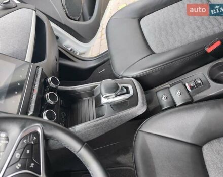 Белый Рено Зое, объемом двигателя 0 л и пробегом 50 тыс. км за 11900 $, фото 39 на Automoto.ua