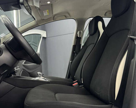 Белый Рено Зое, объемом двигателя 0 л и пробегом 46 тыс. км за 12150 $, фото 26 на Automoto.ua