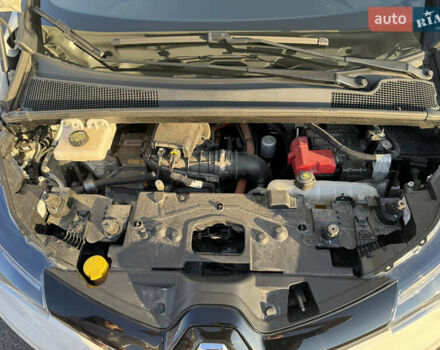 Белый Рено Зое, объемом двигателя 0 л и пробегом 74 тыс. км за 13499 $, фото 29 на Automoto.ua