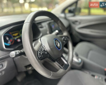 Белый Рено Зое, объемом двигателя 0 л и пробегом 28 тыс. км за 12500 $, фото 23 на Automoto.ua