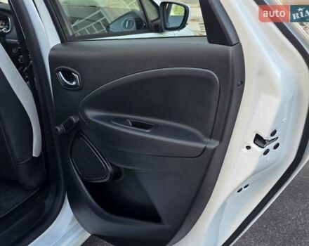 Белый Рено Зое, объемом двигателя 0 л и пробегом 85 тыс. км за 12999 $, фото 27 на Automoto.ua