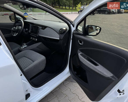 Белый Рено Зое, объемом двигателя 0 л и пробегом 72 тыс. км за 12450 $, фото 27 на Automoto.ua