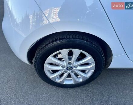 Белый Рено Зое, объемом двигателя 0 л и пробегом 83 тыс. км за 11999 $, фото 8 на Automoto.ua