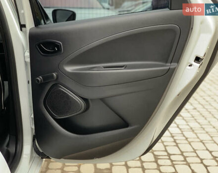 Белый Рено Зое, объемом двигателя 0 л и пробегом 25 тыс. км за 12499 $, фото 28 на Automoto.ua