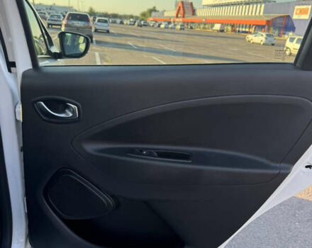 Белый Рено Зое, объемом двигателя 0 л и пробегом 74 тыс. км за 13499 $, фото 20 на Automoto.ua