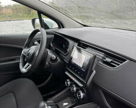 Белый Рено Зое, объемом двигателя 0 л и пробегом 15 тыс. км за 12700 $, фото 22 на Automoto.ua