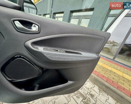 Белый Рено Зое, объемом двигателя 0 л и пробегом 55 тыс. км за 13300 $, фото 17 на Automoto.ua