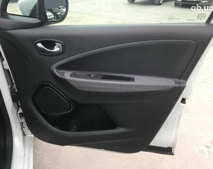 Білий Рено Зое, об'ємом двигуна 0 л та пробігом 40 тис. км за 13790 $, фото 12 на Automoto.ua