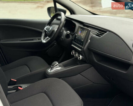 Білий Рено Зое, об'ємом двигуна 0 л та пробігом 28 тис. км за 12222 $, фото 27 на Automoto.ua