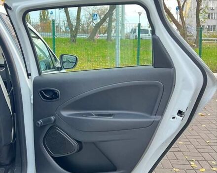 Белый Рено Зое, объемом двигателя 0 л и пробегом 52 тыс. км за 12200 $, фото 15 на Automoto.ua