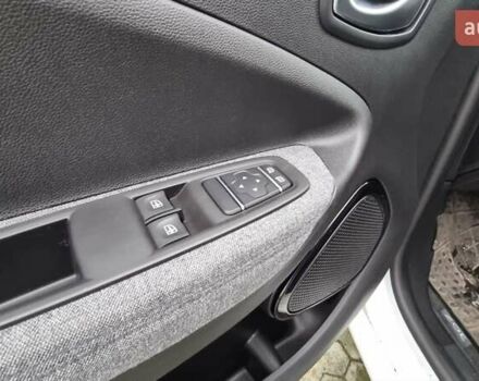 Білий Рено Зое, об'ємом двигуна 0 л та пробігом 78 тис. км за 11800 $, фото 19 на Automoto.ua