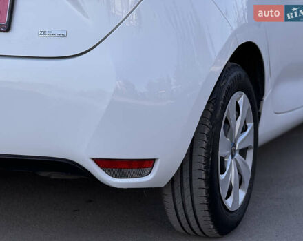 Белый Рено Зое, объемом двигателя 0 л и пробегом 183 тыс. км за 9700 $, фото 18 на Automoto.ua
