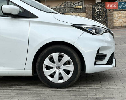 Белый Рено Зое, объемом двигателя 0 л и пробегом 106 тыс. км за 11400 $, фото 25 на Automoto.ua