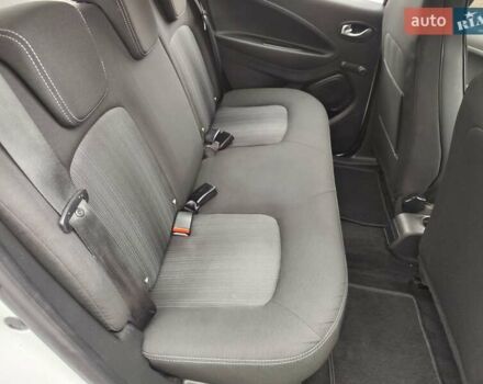 Белый Рено Зое, объемом двигателя 0 л и пробегом 37 тыс. км за 12700 $, фото 14 на Automoto.ua