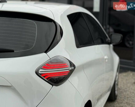 Белый Рено Зое, объемом двигателя 0 л и пробегом 85 тыс. км за 10999 $, фото 12 на Automoto.ua