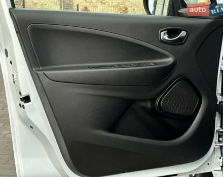 Белый Рено Зое, объемом двигателя 0 л и пробегом 106 тыс. км за 11400 $, фото 27 на Automoto.ua