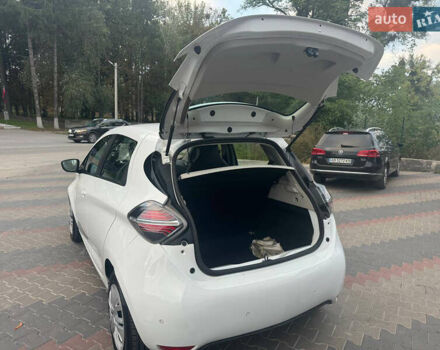 Белый Рено Зое, объемом двигателя 0 л и пробегом 38 тыс. км за 11900 $, фото 13 на Automoto.ua