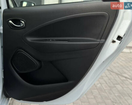 Белый Рено Зое, объемом двигателя 0 л и пробегом 106 тыс. км за 11400 $, фото 35 на Automoto.ua