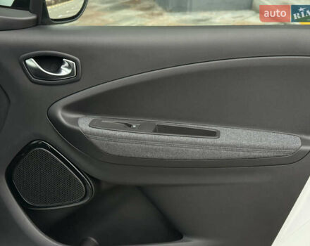 Белый Рено Зое, объемом двигателя 0 л и пробегом 52 тыс. км за 12999 $, фото 23 на Automoto.ua