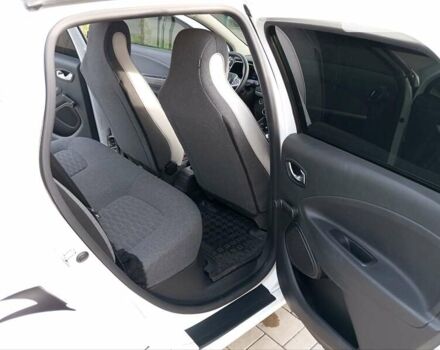 Белый Рено Зое, объемом двигателя 0 л и пробегом 58 тыс. км за 12300 $, фото 16 на Automoto.ua