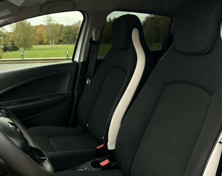 Белый Рено Зое, объемом двигателя 0 л и пробегом 95 тыс. км за 11650 $, фото 56 на Automoto.ua