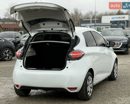 Белый Рено Зое, объемом двигателя 0 л и пробегом 85 тыс. км за 10999 $, фото 17 на Automoto.ua