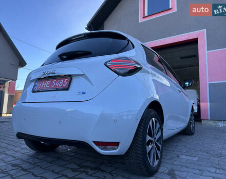 Белый Рено Зое, объемом двигателя 0 л и пробегом 81 тыс. км за 14200 $, фото 6 на Automoto.ua