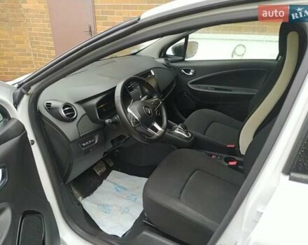 Белый Рено Зое, объемом двигателя 0 л и пробегом 95 тыс. км за 12300 $, фото 1 на Automoto.ua