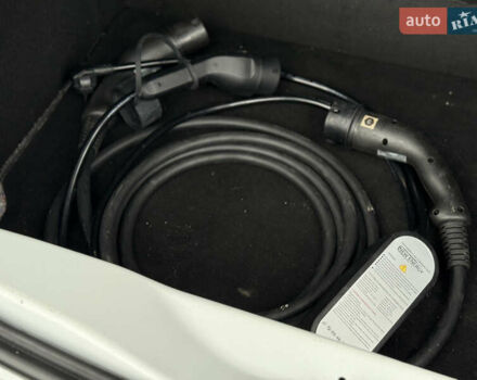 Белый Рено Зое, объемом двигателя 0 л и пробегом 85 тыс. км за 10999 $, фото 16 на Automoto.ua