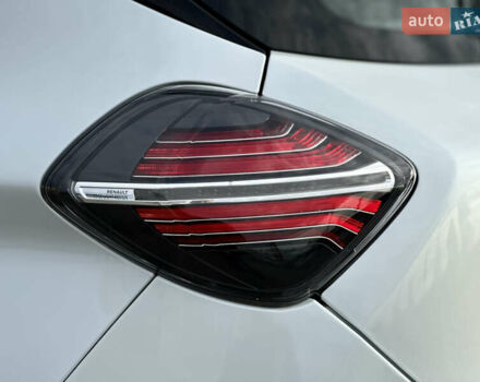 Белый Рено Зое, объемом двигателя 0 л и пробегом 106 тыс. км за 11400 $, фото 24 на Automoto.ua