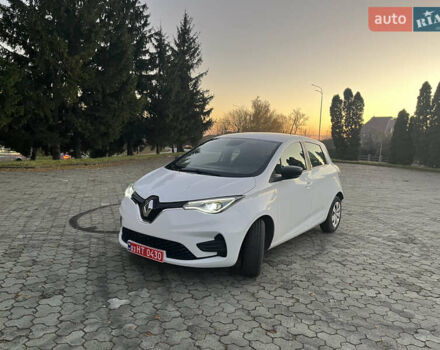 Белый Рено Зое, объемом двигателя 0 л и пробегом 68 тыс. км за 11800 $, фото 2 на Automoto.ua