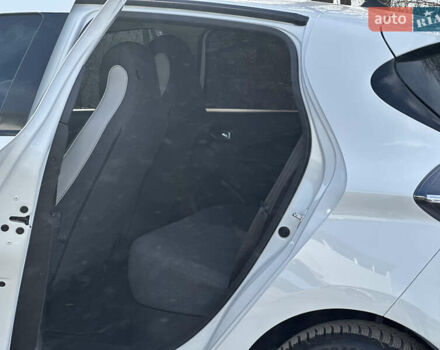 Белый Рено Зое, объемом двигателя 0 л и пробегом 25 тыс. км за 12300 $, фото 39 на Automoto.ua