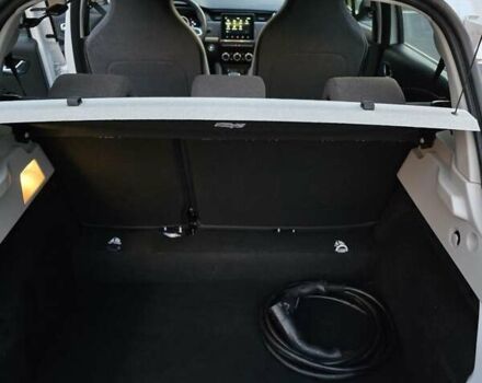 Белый Рено Зое, объемом двигателя 0 л и пробегом 16 тыс. км за 12999 $, фото 39 на Automoto.ua