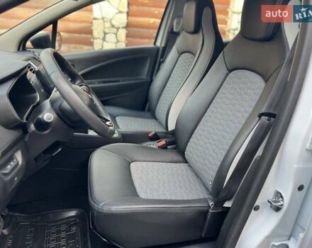 Белый Рено Зое, объемом двигателя 0 л и пробегом 26 тыс. км за 12300 $, фото 18 на Automoto.ua