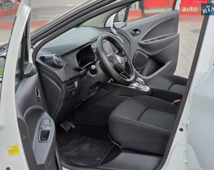 Белый Рено Зое, объемом двигателя 0 л и пробегом 151 тыс. км за 11000 $, фото 2 на Automoto.ua