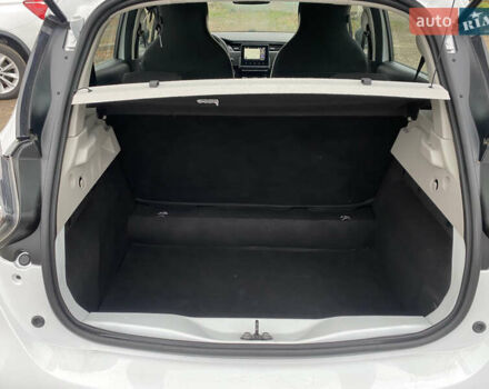 Белый Рено Зое, объемом двигателя 0 л и пробегом 88 тыс. км за 11700 $, фото 8 на Automoto.ua