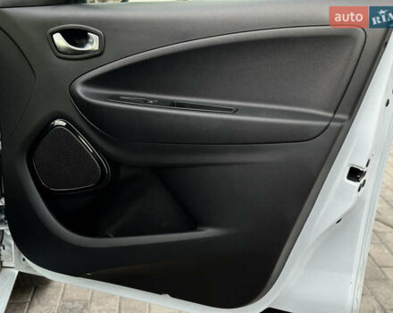 Белый Рено Зое, объемом двигателя 0 л и пробегом 106 тыс. км за 11400 $, фото 44 на Automoto.ua