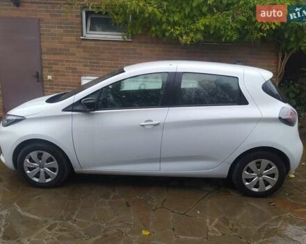 Белый Рено Зое, объемом двигателя 0 л и пробегом 95 тыс. км за 12300 $, фото 6 на Automoto.ua