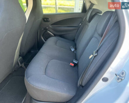 Белый Рено Зое, объемом двигателя 0 л и пробегом 86 тыс. км за 11800 $, фото 11 на Automoto.ua