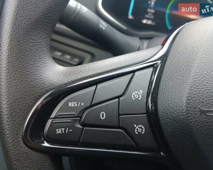 Белый Рено Зое, объемом двигателя 0 л и пробегом 39 тыс. км за 12000 $, фото 19 на Automoto.ua