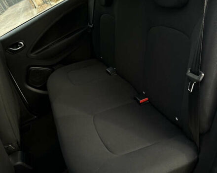 Белый Рено Зое, объемом двигателя 0 л и пробегом 106 тыс. км за 11400 $, фото 34 на Automoto.ua