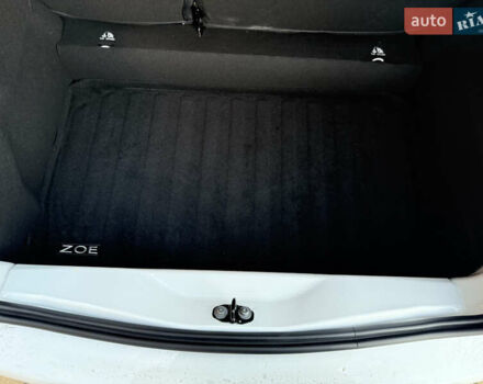 Белый Рено Зое, объемом двигателя 0 л и пробегом 7 тыс. км за 13250 $, фото 13 на Automoto.ua