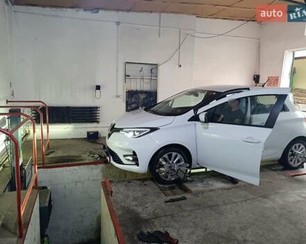 Белый Рено Зое, объемом двигателя 0 л и пробегом 130 тыс. км за 10350 $, фото 68 на Automoto.ua