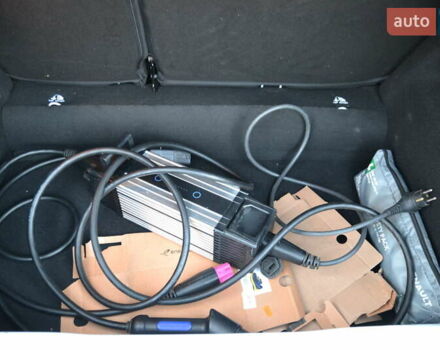 Белый Рено Зое, объемом двигателя 0 л и пробегом 50 тыс. км за 13999 $, фото 18 на Automoto.ua