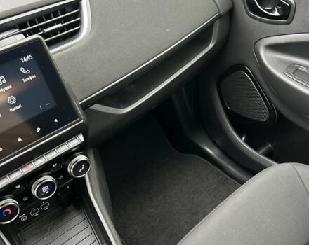 Белый Рено Зое, объемом двигателя 0 л и пробегом 95 тыс. км за 11650 $, фото 75 на Automoto.ua