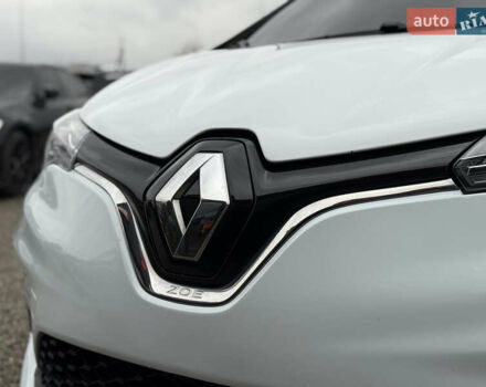 Белый Рено Зое, объемом двигателя 0 л и пробегом 85 тыс. км за 10999 $, фото 5 на Automoto.ua
