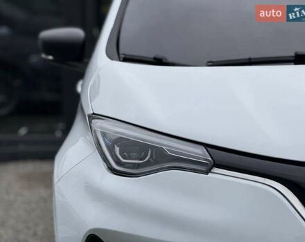 Белый Рено Зое, объемом двигателя 0 л и пробегом 85 тыс. км за 10999 $, фото 32 на Automoto.ua