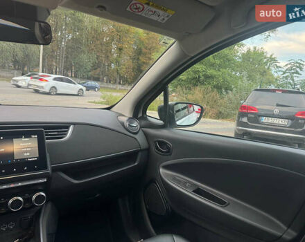 Белый Рено Зое, объемом двигателя 0 л и пробегом 38 тыс. км за 11900 $, фото 18 на Automoto.ua