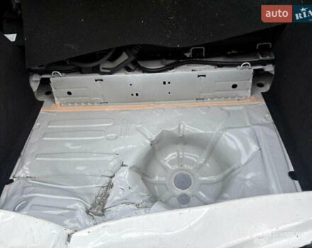 Белый Рено Зое, объемом двигателя 0 л и пробегом 85 тыс. км за 11023 $, фото 10 на Automoto.ua