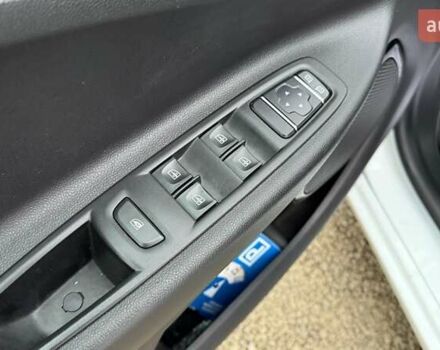 Белый Рено Зое, объемом двигателя 0 л и пробегом 85 тыс. км за 9989 $, фото 2 на Automoto.ua